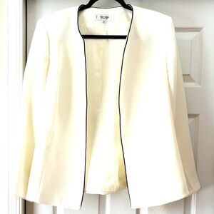 Jones New York Women's Blazer (16W), Lined, Creamy-White, Long Sleeves Exc Cond.